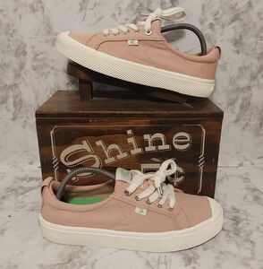 Pre-owned cariuma OCA lows